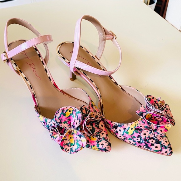 betsey johnson neena pump